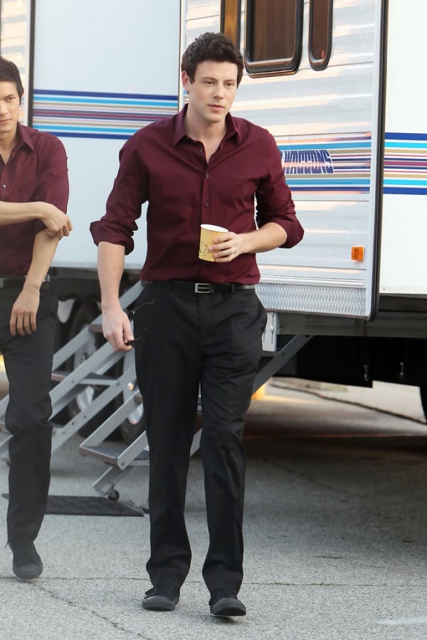 burgundy shirt with blue jeans