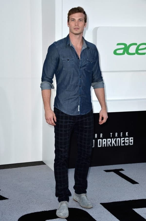 What To Wear With A Denim Shirt 12 Men S Denim Shirt Outfit