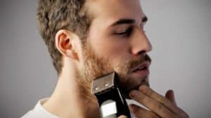 How To Shave With An Electric Razor (1)