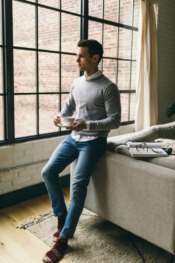 Blue Jeans With White Shirt Outfits For Men