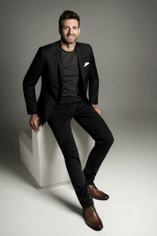 Cool Black Pants With Brown Shoes Outfits For Men