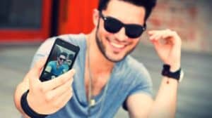 Guys for selfie poses How to