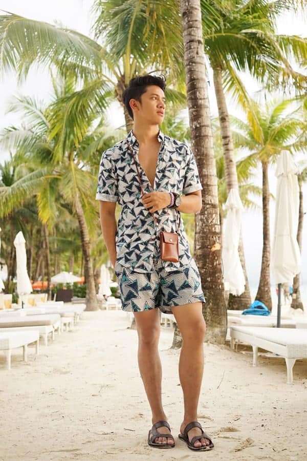 Cool And Stylish Beach Outfit For Men