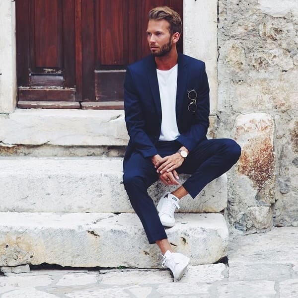 navy blue blazer white shirt