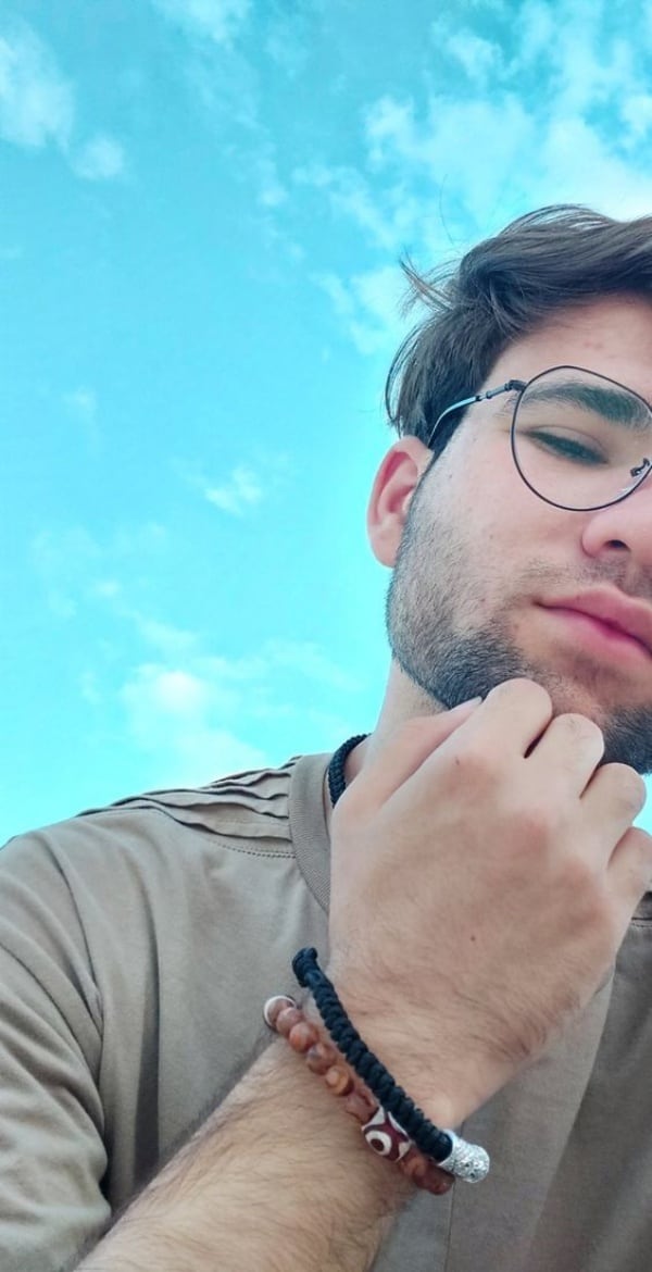 62 Best Selfie Poses For Guys To Copy Right Now! - Fashion Hombre