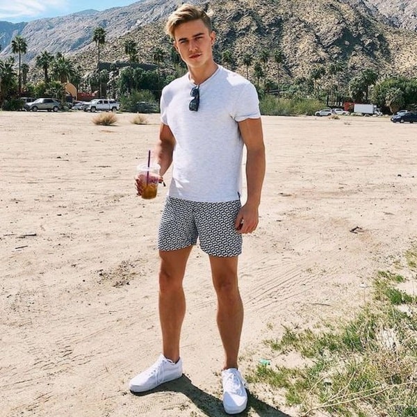 Cool Summer Beach Outfits For Men To Try