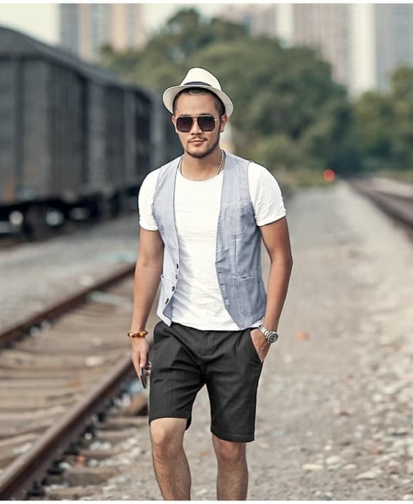 Cool Summer Beach Outfits For Men To Try