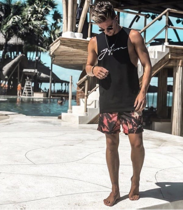 Cool Summer Beach Outfits For Men To Try