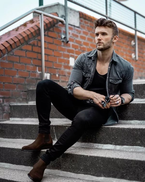 what to wear with black jeans men