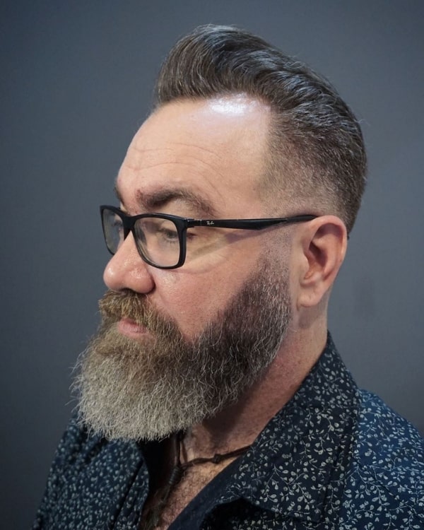 21 Cool hairstyles for guys over 50 for Round Face
