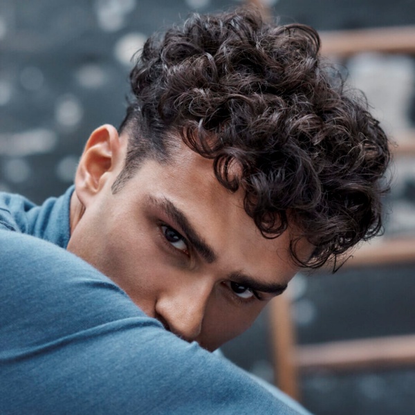 hairstyles for men with curly hair