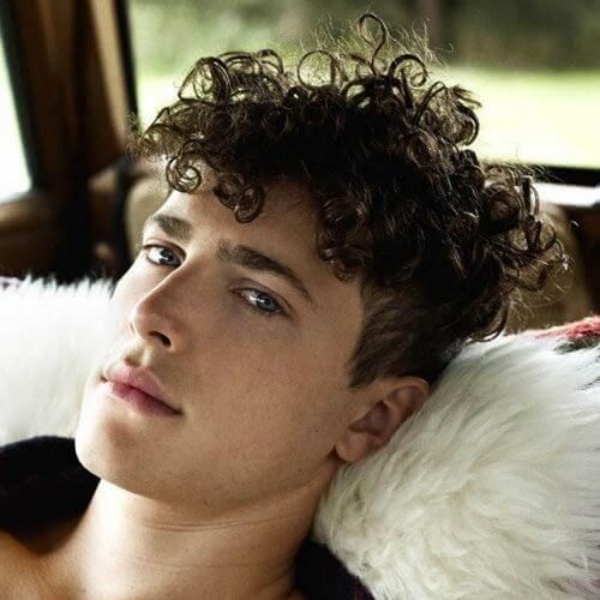 hairstyles for men with curly hair