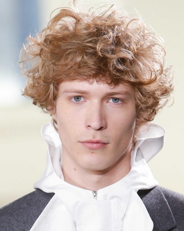 hairstyles for men with curly hair