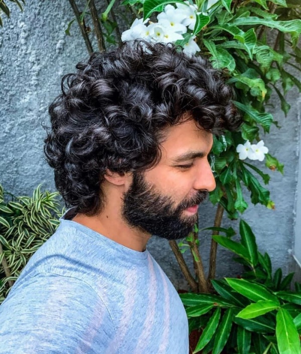 hairstyles for men with curly hair