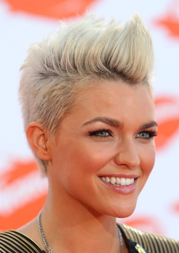 short hairstyles for fat faces and double chins