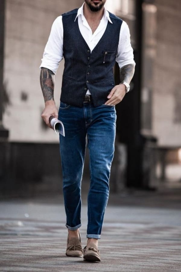 Blue Jeans With White Shirt Outfits For Men